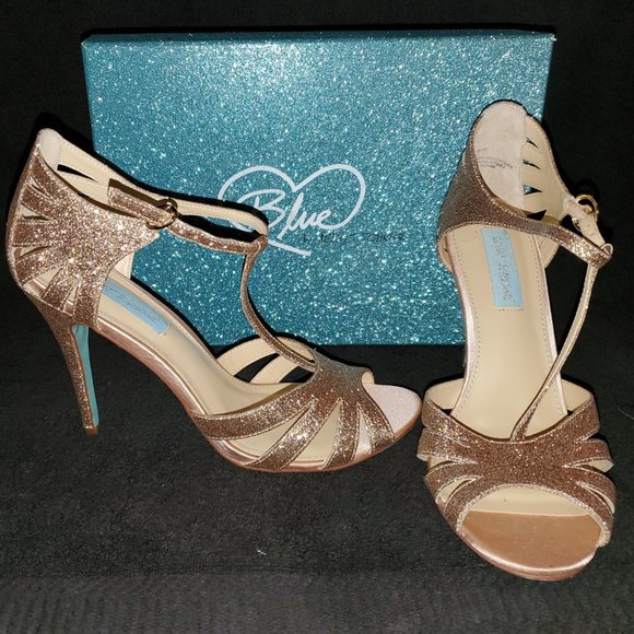 Blue By: Betsey Johnson Tee heel - Picture 2 of 5